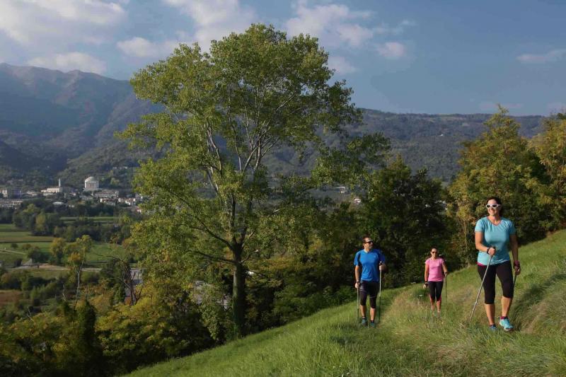 Nordic Walking, among the nature and art in the hills